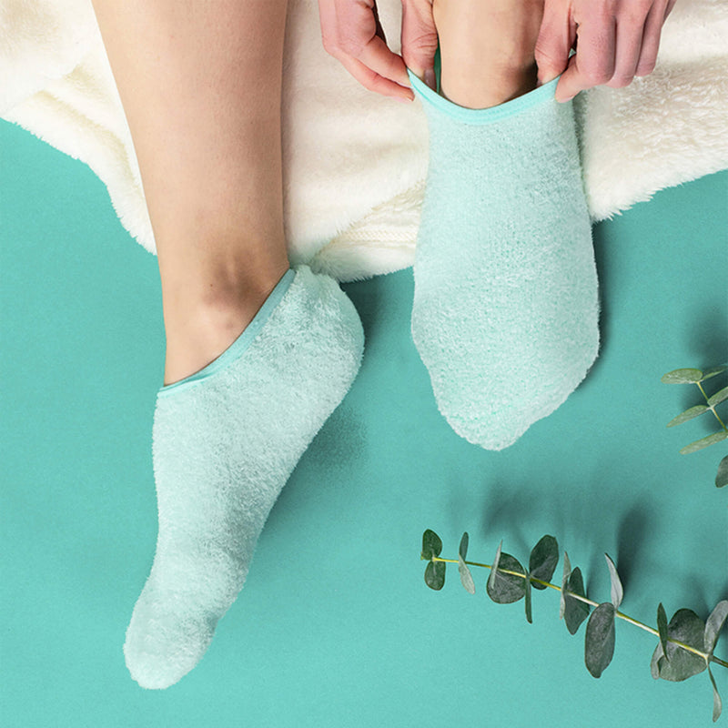 SLEEP ON IT - NEW - Therapeutic, Ultra-Soft Overnight Moisturising Gel  Socks Release a Gentle Blend of Natural Oils & Vitamins to Soften and Heal  Your
